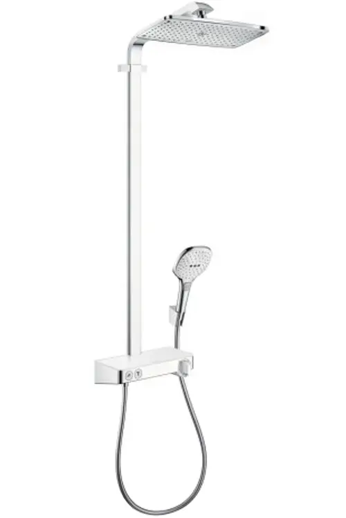 Weißer Duschsystem von Hansgrohe mit overhead Regenbrause und Handbrause, verbunden durch eine flexible Schlauchleitung und Steuerungseinheit.